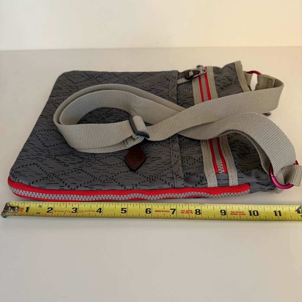 Merrell Crossbody Gray Zip-Around 100% Cotton Canvas with Red Accents Bag Purse - Picture 14 of 14